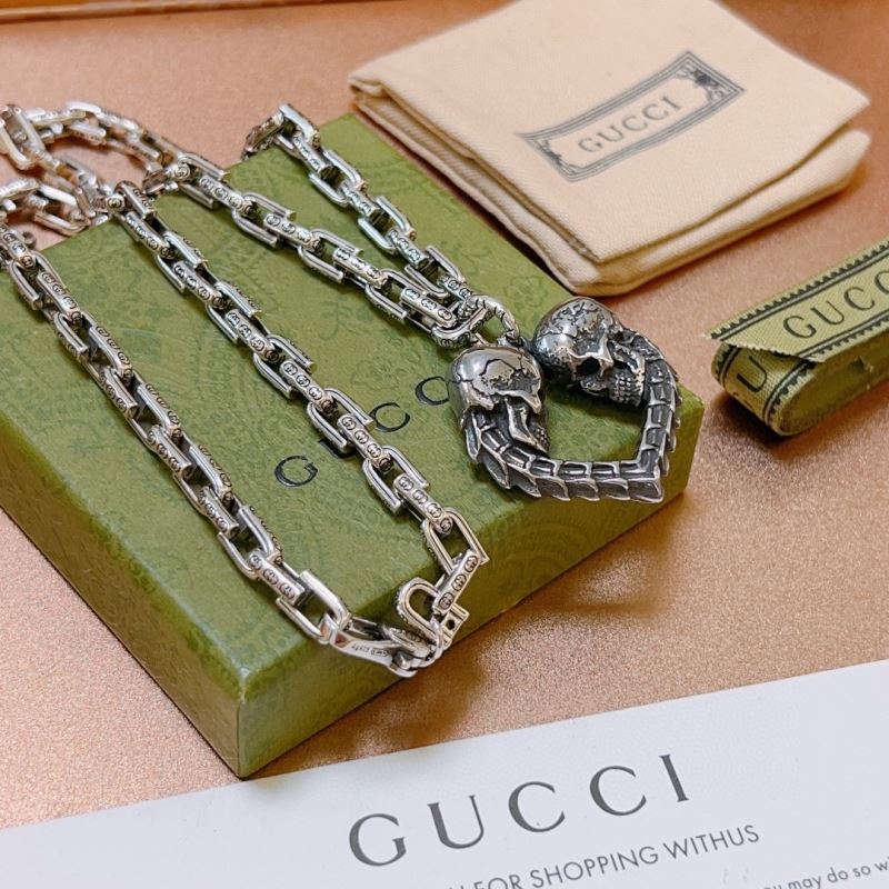G*u*i necklaces